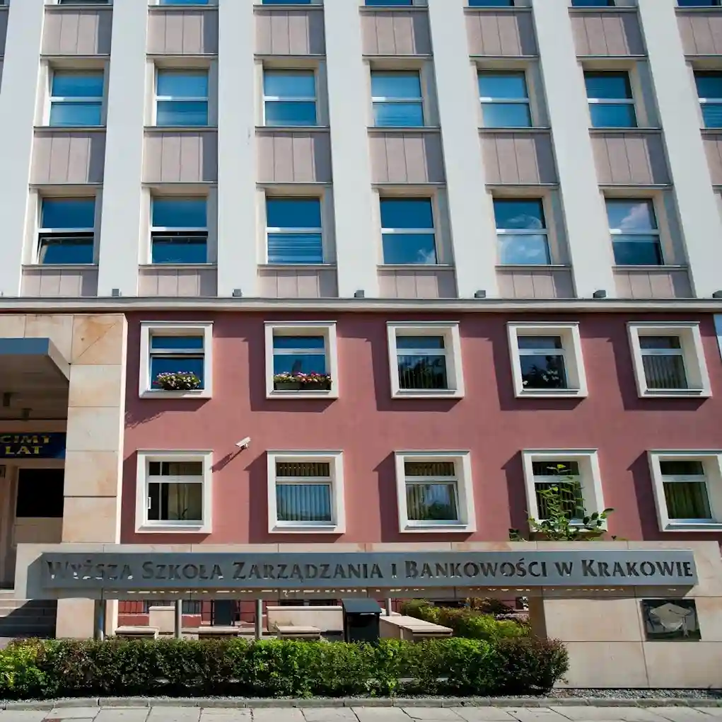 Elewacja Wyższej Szkoły Zarządzania i Bankowości w Krakowie – hologramy na legitymację studencką i doktorancką