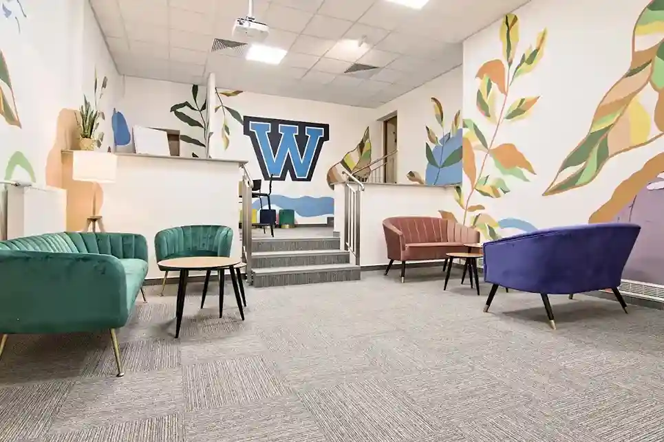 Strefa wypoczynkowa Wyższej Szkoły Zarządzania i Bankowości w Krakowie – naklejki studenckie i doktoranckie