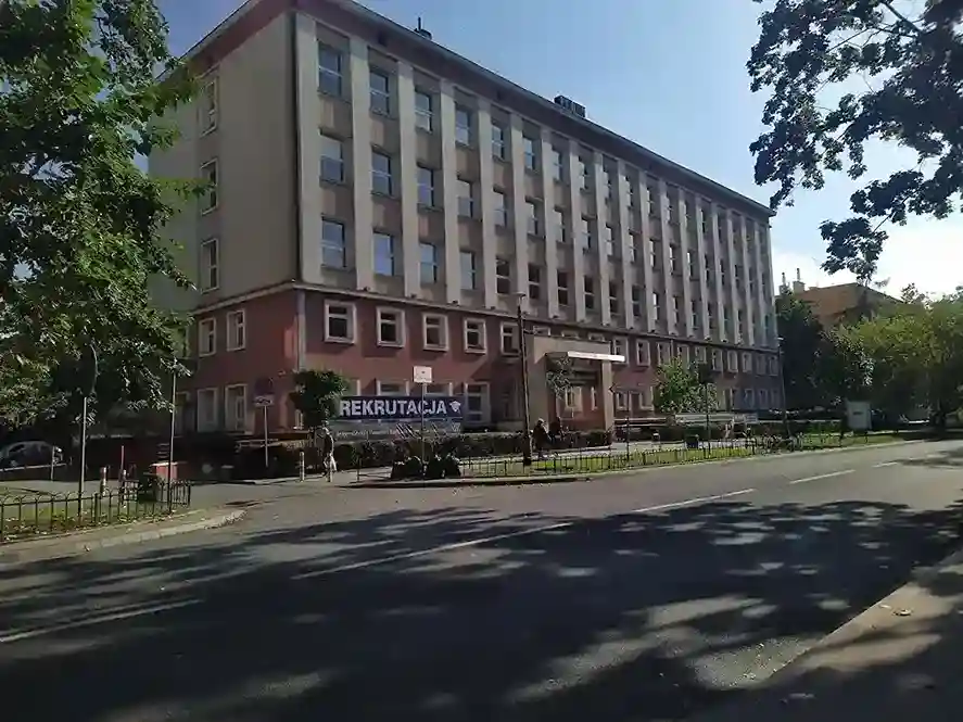 Budynek Wyższej Szkoły Zarządzania i Bankowości w Krakowie – naklejki na legitymację studencką