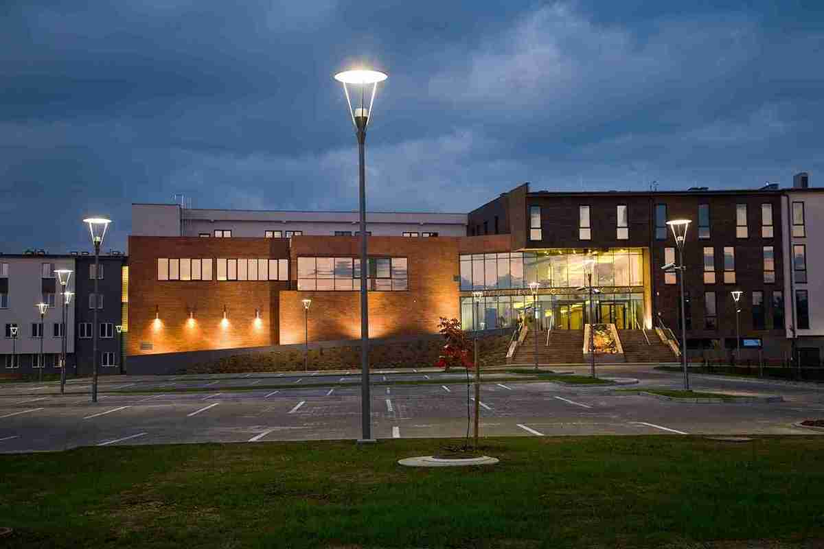 Budynek Wyższego Seminarium Duchownego w Rzeszowie – naklejki na legitymację studencką WSD i hologramy kolekcjonerskie