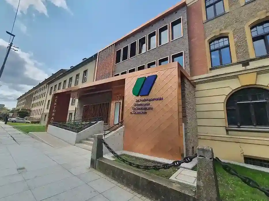 Budynek Zachodniopomorskiego Uniwersytetu Technologicznego w Szczecinie – naklejki na legitymację studencką ZUT i hologramy kolekcjonerskie