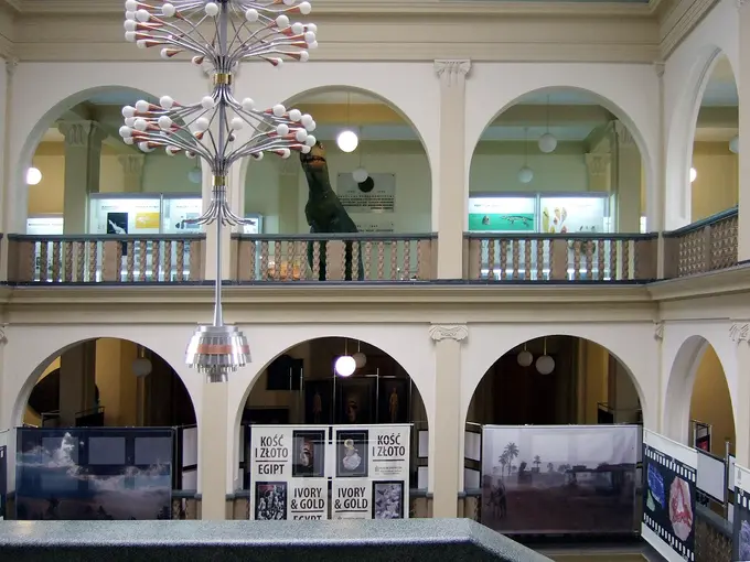 Wnętrze Akademii Górniczo-Hutniczej w Krakowie – hologramy kolekcjonerskie studenckie i doktoranckie AGH
