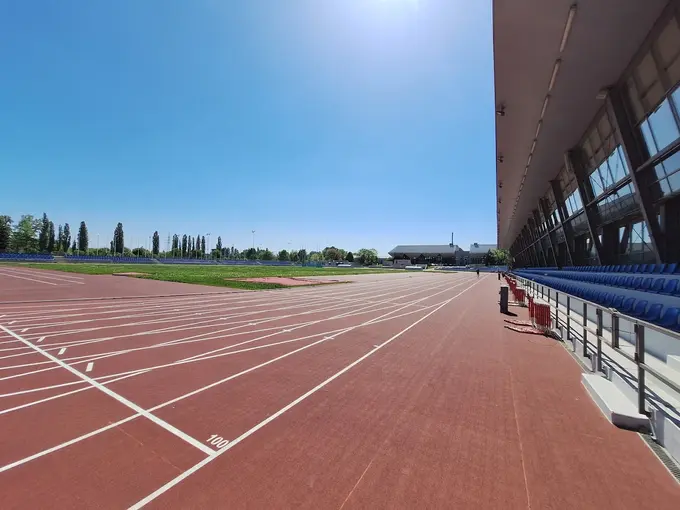 Bieżnia stadionu Akademii Wychowania Fizycznego w Krakowie – hologramy na legitymację doktorancką AWF
