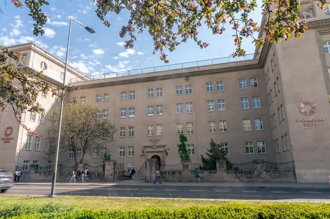 Gmach Uniwersytetu SWPS w Krakowie – hologramy do legitymacji studenckiej i doktoranckiej