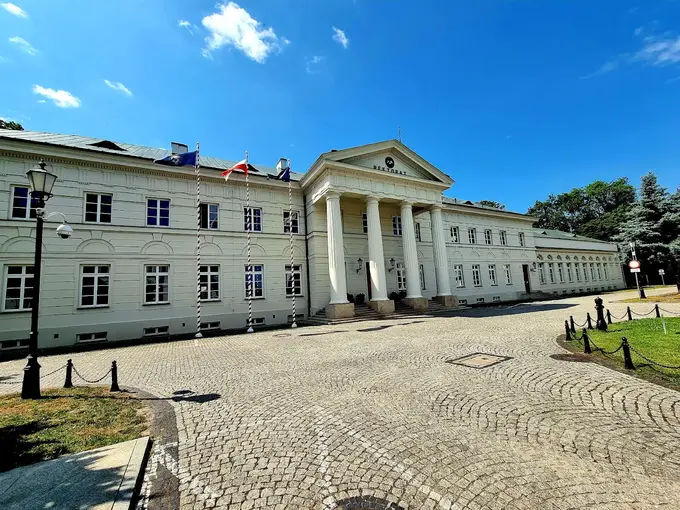 Budynek rektoratu Lotniczej Akademii Wojskowej w Dęblinie – naklejki do legitymacji studenckiej