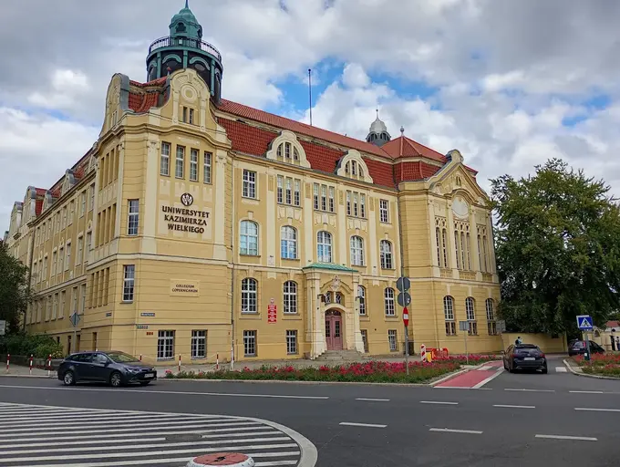 Zabytkowy budynek Uniwersytetu Kazimierza Wielkiego w Bydgoszczy – naklejki do legitymacji studenckiej