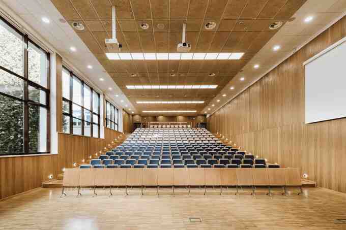 Aula wykładowa Politechniki Lubelskiej – studenckie hologramy kolekcjonerskie POLLUB