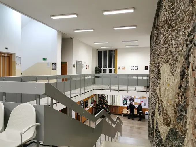 Wnętrze Uniwersytetu Marii Curie-Skłodowskiej w Lublinie – studenckie hologramy kolekcjonerskie UMCS