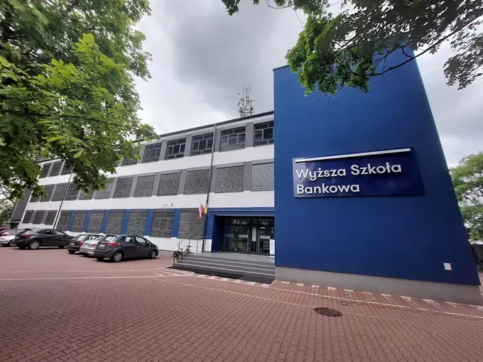 Budynek Uniwersytetu WSB Merito Warszawa, wcześniej działającego jako Wyższa Szkoła Bankowa
