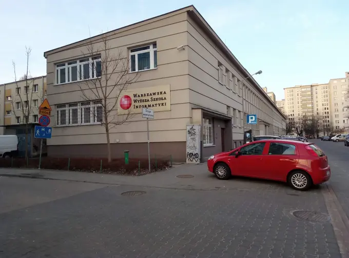 Budynek Warszawskiej Wyższej Szkoły Informatyki – hologramy na legitymację studencką
